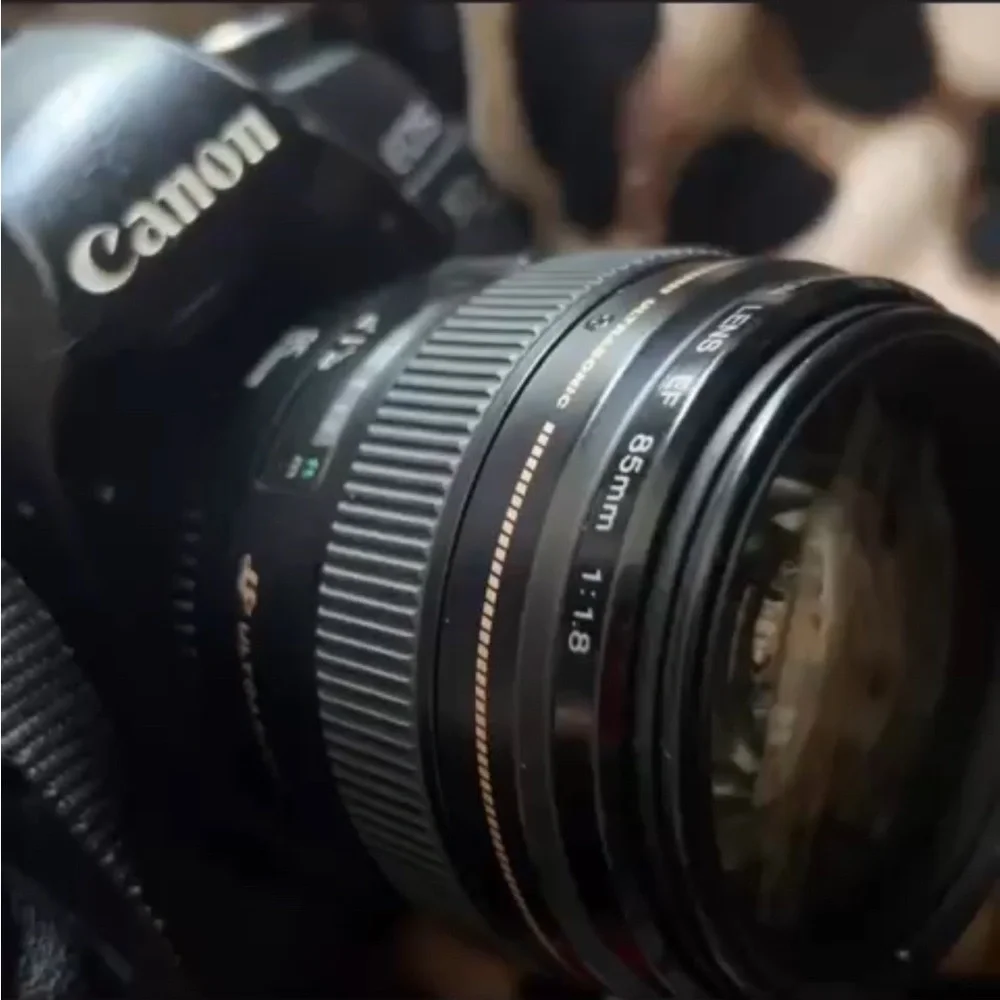Canon Black  Camera with Professional Lens